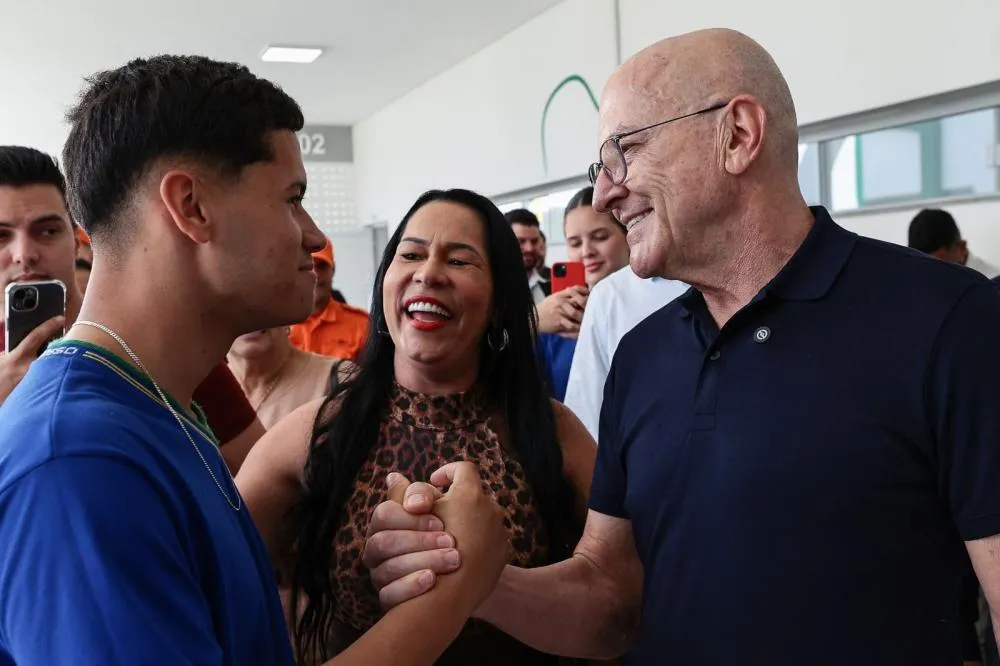 Governo de MT recebe homenagem por alcançar 75% de crianças alfabetizadas
